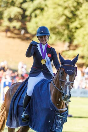 PRATONI - FEI Eventing World Championship, WM, Weltmeisterschaft 2022, PRATONI - FEI Eventing World Championship 2022 INGHAM Yasmin (GBR), Banzai du Loir Siegerehrung Prize giving ceremony Einzelweltmeister Individual Champion Teilprüfung Finale Springen Final Jumping Pratoni de Vivaro, Centro Equestre Federale 18. September 2022 - *** PRATONI FEI Eventing World Championship 2022, PRATONI FEI Eventing World Championship 2022 INGHAM Yasmin GBR , Banzai du Loir Prize giving ceremony Prize giving ceremony Individual World Champion Individual Champion Partial Final Jumping Final Jumping Pratoni de Vivaro, Centro Equestre Federale 18 September 2022