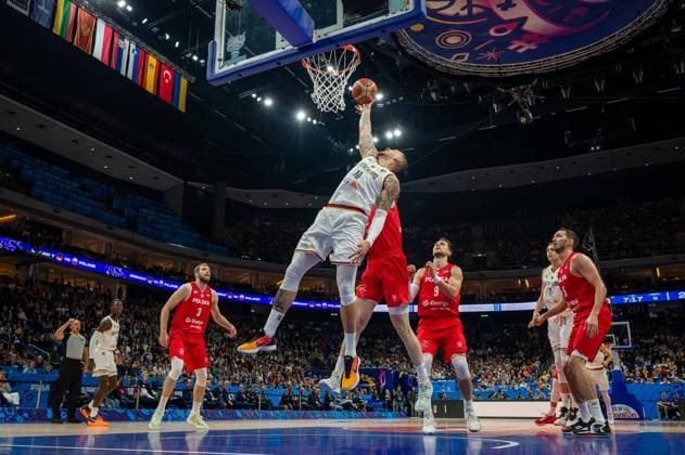EuroBasket, Basketball EM, Spiel um Platz 3, Deutschland holt Bronze Basketball Berlin 18.09.2022 Eurobasket 2022 Spiel um Platz 3 Bronzemedaillenspiel Deutschland (GER) - Polen (POL) Daniel Theis (Deutschland, No.10)