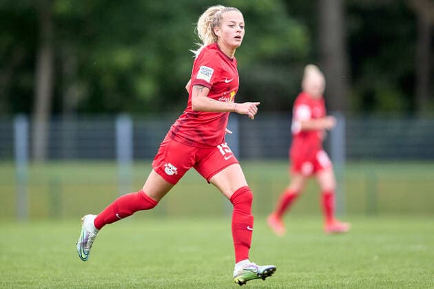 18.09.2022, GER, Frauenfußball, 2. BL, 2022 2023, RB Leipzig - 1. FC Nürnberg Jenny Hipp (19, RB Leipzig), Freisteller, Aktion, im Lauf Markranstädt Stadion am Bad Sachsen Deutschland