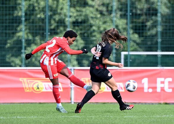 Fussball, Frauen, Regionalliga Norost, Saison 2022 2023 (4. Spieltag), 1. FC Union Berlin - RB Leipzig II, v. l. Naika Reissner (Union), Lea Sophie Misch (RB II), 18.09. 2022, Copyright: xMatthiasxKochx