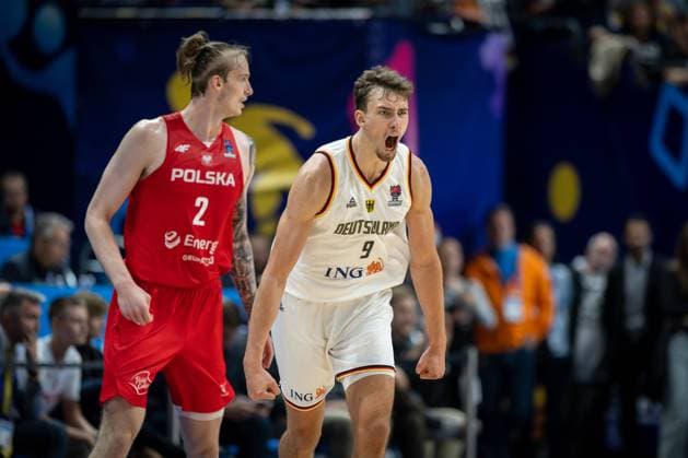 Basketball Berlin 18.09.2022 Eurobasket 2022 Spiel um Platz 3 Bronzemedaillenspiel Deutschland (GER) - Polen (POL) deutschland gewinnt die Bronze Medaille 3. Platz Franz Wagner (Deutschland, No.09) Jubel Aleksander Balcerowski (Polen, No.02)