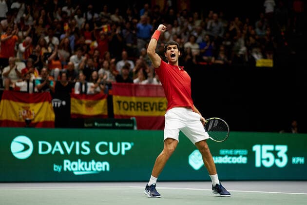 Bilder des Jahres 2022, Sport 09 September Sport Themen der Woche KW37 Sport Bilder des Tages Spain v Korea Republic - Davis Cup by Rakuten Group Stage 2022 Valencia Carlos Alcaraz of Spain celebrates as he plays against Soonwoo Kwon of Republic of Korea during the Davis Cup Finals Group B Stage Men s Singles match between Spain and Republic of Korea at Pabellon Municipal Fuente de San Luis, September 18, 2022, Valencia, Spain. Valencia Spain  Copyright: xDavidxAliagax originalFilename:aliaga-spainvre220918_npR06.jpg