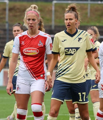 Köln, Deutschland, 19.09.2022, Flyeralarm Frauen Bundesliga, 1. Spieltag, 1. FC Köln - TSG 1899 Hoffenheim, Sharon Beck (Köln), Franziska Harsch (Hoffenheim)