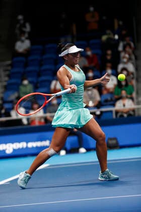 September 19, 2022, Tokyo, Japan: Claire LIU (USA) hits a return against Alison RISKE-AMRITRA (USA) during their Singles 1st Round match at the TORAY PAN PACIFIC OPEN TENNIS TOURNAMENT 2022 at Ariake Coliseum. The tournament is held from September 17 to 25. Tokyo Japan - ZUMAm191 20220919_zap_m191_028 Copyright: xRodrigoxReyesxMarinx