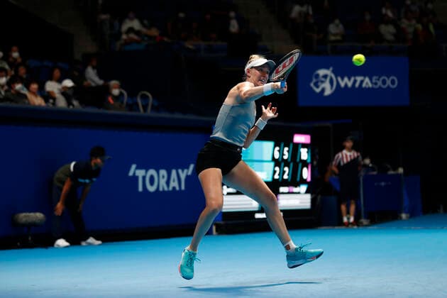 September 19, 2022, Tokyo, Japan: Alison RISKE-AMRITRA (USA) hits a return against Claire LIU (USA) during their Singles 1st Round match at the TORAY PAN PACIFIC OPEN TENNIS TOURNAMENT 2022 at Ariake Coliseum. The tournament is held from September 17 to 25. Tokyo Japan - ZUMAm191 20220919_zap_m191_032 Copyright: xRodrigoxReyesxMarinx