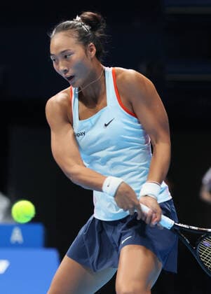September 19, 2022, Tokyo, Japan - Zheng Qinwen of China returns the ball against Japan s Misaki Doi at the singles first round match at the Toray Pan Pacific Open tennis tournament at the Ariake Coliseum in Tokyo on Monday, September 19, 2022. Zheng defeated Doi 6-2, 6-4. Noxthirdxpartyxsales  (0169659740st)