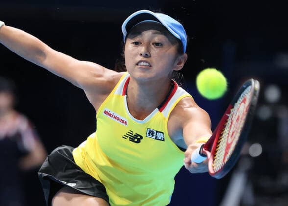 September 19, 2022, Tokyo, Japan - Misaki Doi of Japan returns the ball against China s Zheng Qinwen at the singles first round match at the Toray Pan Pacific Open tennis tournament at the Ariake Coliseum in Tokyo on Monday, September 19, 2022. Zheng defeated Doi 6-2, 6-4. Noxthirdxpartyxsales  (0169659753st)