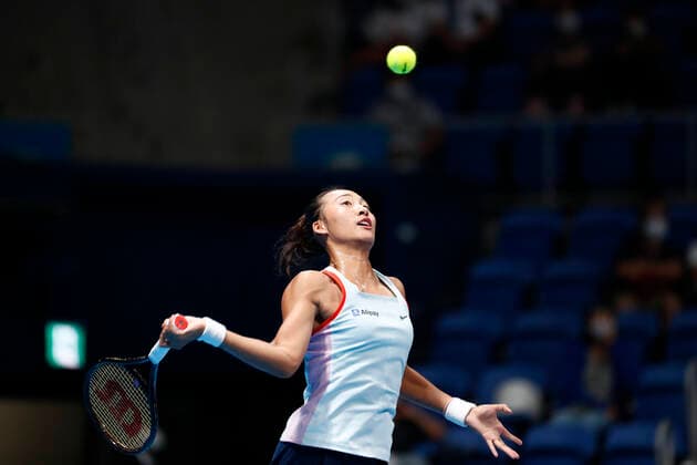 September 19, 2022, Tokyo, Japan: Qinwen ZHENG (CHN) serves against Misaki DOI (JPN) during their Singles 1st Round match at the TORAY PAN PACIFIC OPEN TENNIS TOURNAMENT 2022 at Ariake Coliseum. The tournament is held from September 17 to 25. Tokyo Japan - ZUMAm191 20220919_zap_m191_042 Copyright: xRodrigoxReyesxMarinx