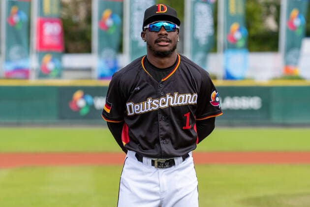Bilder des Jahres 2022, Sport 09 September Sport Themen der Woche KW38 Sport Bilder des Tages September 19, 2022, Regensburg, Bavaria, Germany: Germany right fielder DEMETRIUS MOORER (1) stands on the field before the World Baseball Classic qualifier against South Africa in the Armin Wolf Baseball Arena in Regensburg, Germany. Regensburg Germany - ZUMAd168 20220919_zsp_d168_005 Copyright: xKaixDambachx