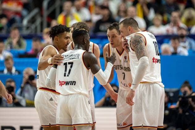 Basketball Berlin 18.09.2022 Eurobasket 2022 Spiel um Platz 3 Bronzemedaillenspiel Deutschland (GER) - Polen (POL) Dennis Schröder Schroeder (Deutschland, No.17) Schröder Schroder Maodo Lo (Deutschland, No.04) Johannes Voigtmann (Deutschland, No.07) Daniel Theis (Deutschland, No.10) und andere