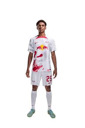 Achtung: Redaktionelle Nutzung honorarfrei - Attention: Free of charge for editorial use - Sanoussy Ba RB Leipzig. Mannschaft Saison 2022 2023. Porträttermin RB Leipzig. Saison 2022 2023.Porträttermin Porträt Vorstellung Präsentation Pressetermin 2022 2023
