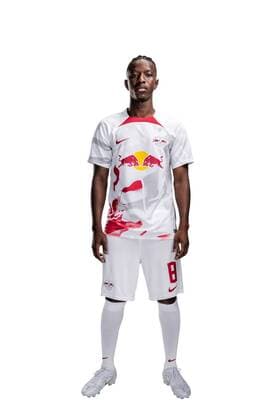Achtung: Redaktionelle Nutzung honorarfrei - Attention: Free of charge for editorial use - Amadou Haidara RB Leipzig. Mannschaft Saison 2022 2023. Porträttermin RB Leipzig. Saison 2022 2023.Porträttermin Porträt Vorstellung Präsentation Pressetermin 2022 2023