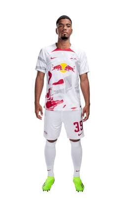 Achtung: Redaktionelle Nutzung honorarfrei - Attention: Free of charge for editorial use - Benjamin Henrichs RB Leipzig. Mannschaft Saison 2022 2023. Porträttermin RB Leipzig. Saison 2022 2023.Porträttermin Porträt Vorstellung Präsentation Pressetermin 2022 2023