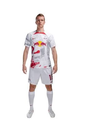 Achtung: Redaktionelle Nutzung honorarfrei - Attention: Free of charge for editorial use - Lukas Klostermann RB Leipzig. Mannschaft Saison 2022 2023. Porträttermin RB Leipzig. Saison 2022 2023.Porträttermin Porträt Vorstellung Präsentation Pressetermin 2022 2023