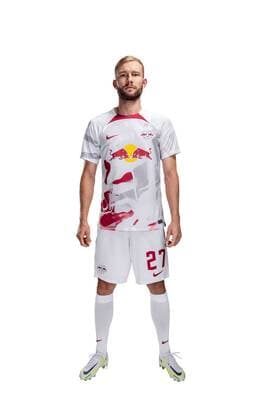 Achtung: Redaktionelle Nutzung honorarfrei - Attention: Free of charge for editorial use - Konrad Laimer RB Leipzig. Mannschaft Saison 2022 2023. Porträttermin RB Leipzig. Saison 2022 2023.Porträttermin Porträt Vorstellung Präsentation Pressetermin 2022 2023