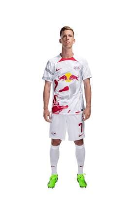 Achtung: Redaktionelle Nutzung honorarfrei - Attention: Free of charge for editorial use - Dani Olmo RB Leipzig. Mannschaft Saison 2022 2023. Porträttermin RB Leipzig. Saison 2022 2023.Porträttermin Porträt Vorstellung Präsentation Pressetermin 2022 2023