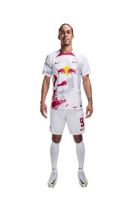 Achtung: Redaktionelle Nutzung honorarfrei - Attention: Free of charge for editorial use - Yussuf Poulsen RB Leipzig. Mannschaft Saison 2022 2023. Porträttermin RB Leipzig. Saison 2022 2023.Porträttermin Porträt Vorstellung Präsentation Pressetermin 2022 2023
