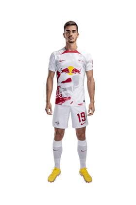Achtung: Redaktionelle Nutzung honorarfrei - Attention: Free of charge for editorial use - Andre Silva RB Leipzig. Mannschaft Saison 2022 2023. Porträttermin RB Leipzig. Saison 2022 2023.Porträttermin Porträt Vorstellung Präsentation Pressetermin 2022 2023