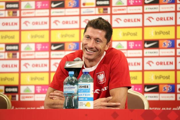 Sport Themen der Woche KW38 Sport Bilder des Tages WARSZAWA 19.09.2022 KONFERENCJA PRASOWA REPREZENTACJI POLSKI --- POLISH FOOTBALL national team, Nationalteam press conference, PK, Pressekonferenz IN WARSAW ROBERT LEWANDOWSKI FOT. PIOTR KUCZA FOTOPYK NEWSPIX.PL --- Newspix.pl POLAND OUT!  220919PYK023