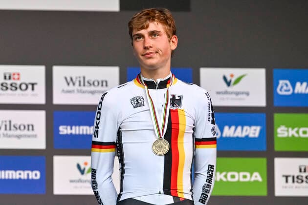 Sport Themen der Woche KW38 Sport Bilder des Tages German Emil Herzog , winner of the bronze medal pictured on the podium of the Junior men individual time trial at the UCI Road World Championships Cycling 2022, in Wollongong, Australia, Tuesday 20 September 2022. The Worlds are taking place from 18 to 25 September. DIRKxWAEM  x45065212x