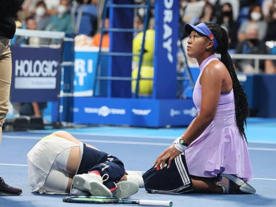 Sport Bilder des Tages September 20, 2022, Tokyo, Japan - Daria Saville of Australia lays on the court as she collapsed while Japan s Naomi Osaka (R) brings a towel for her at the singles first round match at the Toray Pan Pacific Open tennis tournament at the Ariake Coliseum in Tokyo on Tuesday, September 20, 2022. Saville retired the game as her left knee injury and Osaka advanced to the second round. Noxthirdxpartyxsales  (199076135)