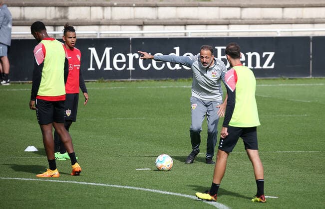 Sport Themen der Woche KW38 Sport Bilder des Tages 20.09.2022, Deutschland, Stuttgart, Fußball Bundesliga, VfB Stuttgart Training, Trainer Pellegrino Matarazzo *** 20 09 2022, Germany, Stuttgart, soccer Bundesliga, VfB Stuttgart training, coach Pellegrino Matarazzo