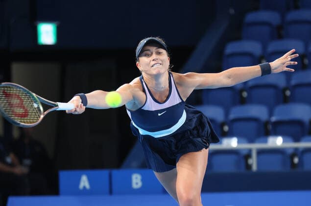 September 21, 2022, Tokyo, Japan - The first seeded Paula Badosa of Spain returns the ball against China s Zheng Qinwen at the singles second round match at the Toray Pan Pacific Open tennis tournament at the Ariake Coliseum in Tokyo on Wednesday, September 21, 2022. Zheng defeated Badosa 6-3, 6-2. Noxthirdxpartyxsales  (0169808075st)