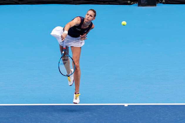 September 22, 2022, Tokyo, Japan: Karolina PLISKOVA (CZE) serves against Petra MARTIC (CRO) during their Singles 2nd Round match at the TORAY PAN PACIFIC OPEN TENNIS TOURNAMENT 2022 at Ariake Coliseum. The tournament is held from September 17 to 25. Martic won 6:3,6:4. Tokyo Japan - ZUMAm191 20220922_zap_m191_013 Copyright: xRodrigoxReyesxMarinx