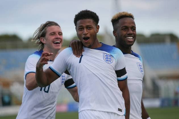 Pescara, Italy, 21st September 2022. Rhian Brewster of England celebrates with team mates after scoring his second goal to give the side a 2-0 lead during the International Friendly, Länderspiel, Nationalmannschaft match at Stadio Adriatico, Pescara. Picture credit should read: Jonathan Moscrop Sportimage EDITORIAL USE ONLY. No use with unauthorised audio, video, data, fixture lists, club league logos or live services. Online in-match use limited to 120 images, no video emulation. No use in betting, games or single club league player publications. SPI-1891-0006