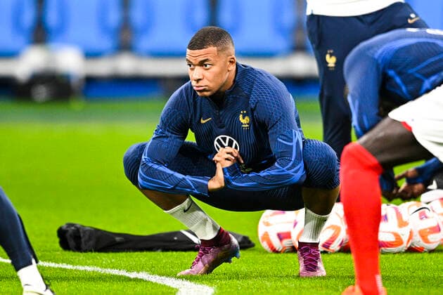 Echauffement des joueurs de l equipe de France - Kylian Mbappe (Fra) FOOTBALL : France vs Autriche - Ligue des Nations - 22 09 2022 JBAutissier Panoramic 