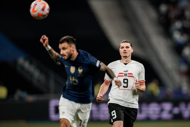 SOCCER - NL, FRA vs AUT SAINT DENIS,FRANCE,22.SEP.22 - SOCCER - UEFA Nations League, OEFB international match, Länderspiel, Nationalmannschaft France vs Austria. Image shows Jonathan Clauss (FRA) and Marcel Sabitzer (AUT).  GEPAxpictures xJohannesxFriedl