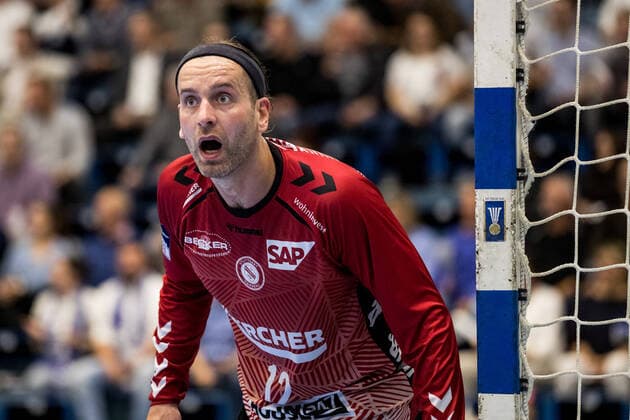 Bilder des Jahres 2022, Sport 09 September Sport Themen der Woche KW38 Sport Bilder des Tages LIQUI MOLY Handball-Bundesliga: VfL Gummersbach - TVB Stuttgart; 22.09.2022 Silvio Heinevetter (TVB Stuttgart, 12) schockiert LIQUI MOLY Handball-Bundesliga: VfL Gummersbach - TVB Stuttgart; Gummersbach, Schwalbe arena *** LIQUI MOLY Handball Bundesliga VfL Gummersbach TVB Stuttgart 22 09 2022 Silvio Heinevetter TVB Stuttgart, 12 shocked LIQUI MOLY Handball Bundesliga VfL Gummersbach TVB Stuttgart Gummersbach, Schwalbe arena Copyright: xBEAUTIFULxSPORTS Wunderlx