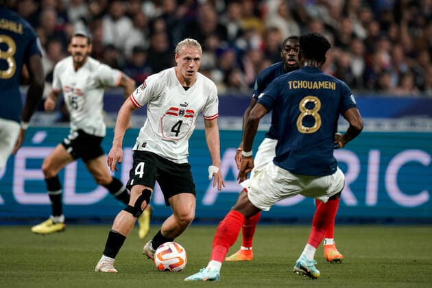 SOCCER - NL, FRA vs AUT SAINT DENIS,FRANCE,22.SEP.22 - SOCCER - UEFA Nations League, OEFB international match, Länderspiel, Nationalmannschaft France vs Austria. Image shows Xaver Schlager (AUT) and Aurelien Tchouameni (FRA).  GEPAxpictures xJohannesxFriedl