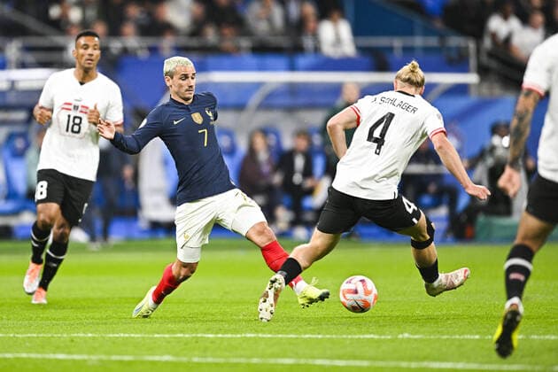 Antoine Griezmann (Fra) vs Xavier Schlager (Aut) FOOTBALL : France vs Autriche - Ligue des Nations - 22 09 2022 JBAutissier Panoramic 
