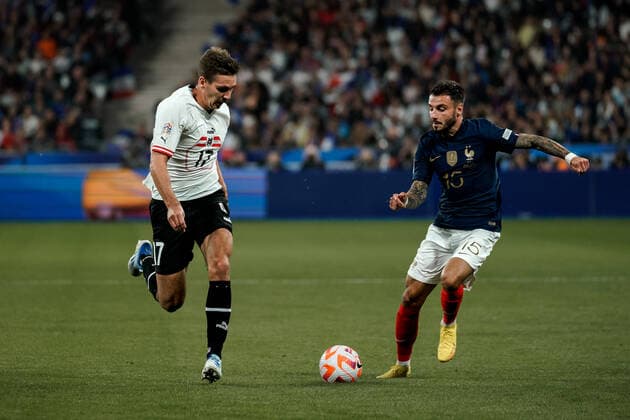 SOCCER - NL, FRA vs AUT SAINT DENIS,FRANCE,22.SEP.22 - SOCCER - UEFA Nations League, OEFB international match, Länderspiel, Nationalmannschaft France vs Austria. Image shows Maximilian Woeber (AUT) and Jonathan Clauss (FRA).  GEPAxpictures xJohannesxFriedl