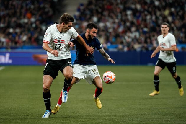 SOCCER - NL, FRA vs AUT SAINT DENIS,FRANCE,22.SEP.22 - SOCCER - UEFA Nations League, OEFB international match, Länderspiel, Nationalmannschaft France vs Austria. Image shows Maximilian Woeber (AUT) and Jonathan Clauss (FRA).  GEPAxpictures xJohannesxFriedl