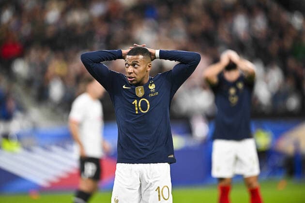 Deception des joueurs de l Equipe de France Kylian Mbappe (Fra) Olivier Giroud (Fra) FOOTBALL : France vs Autriche - Ligue des Nations - 22 09 2022 JBAutissier Panoramic 