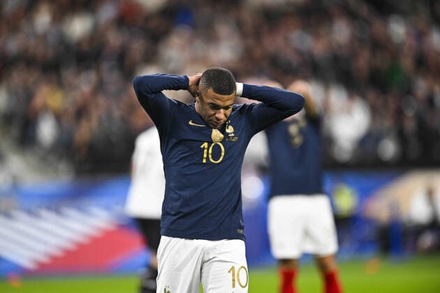 Deception des joueurs de l Equipe de France Kylian Mbappe (Fra) Olivier Giroud (Fra) FOOTBALL : France vs Autriche - Ligue des Nations - 22 09 2022 JBAutissier Panoramic 