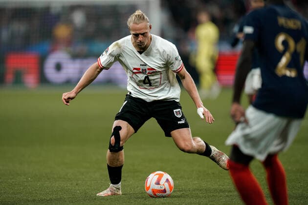 SOCCER - NL, FRA vs AUT SAINT DENIS,FRANCE,22.SEP.22 - SOCCER - UEFA Nations League, OEFB international match, Länderspiel, Nationalmannschaft France vs Austria. Image shows Xaver Schlager (AUT) and Ferland Mendy (FRA).  GEPAxpictures xJohannesxFriedl