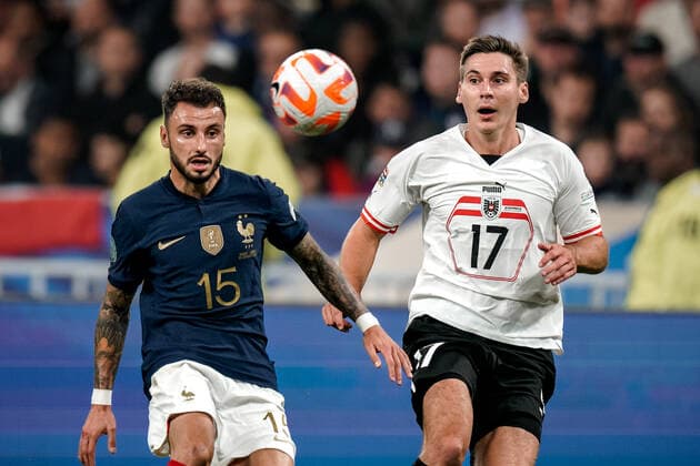 SOCCER - NL, FRA vs AUT SAINT DENIS,FRANCE,22.SEP.22 - SOCCER - UEFA Nations League, OEFB international match, Länderspiel, Nationalmannschaft France vs Austria. Image shows Jonathan Clauss (FRA) and Maximilian Woeber (AUT).  GEPAxpictures xJohannesxFriedl
