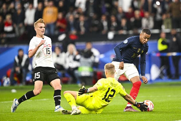 Kylian Mbappe (Fra) vs Patrick Pentz (Aut) FOOTBALL : France vs Autriche - Ligue des Nations - 22 09 2022 JBAutissier Panoramic 