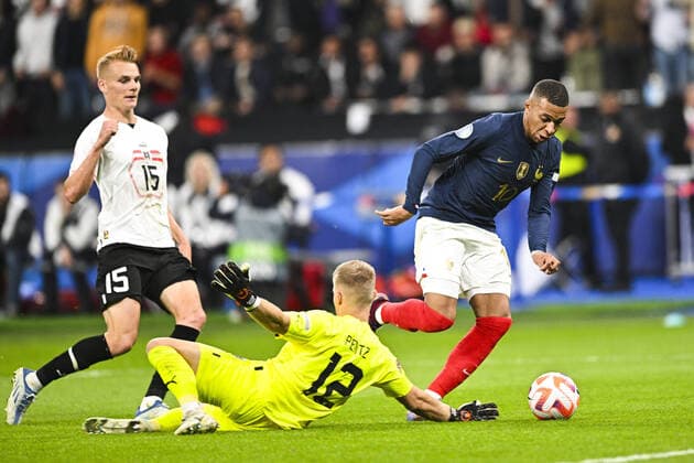 Kylian Mbappe (Fra) vs Patrick Pentz (Aut) FOOTBALL : France vs Autriche - Ligue des Nations - 22 09 2022 JBAutissier Panoramic 