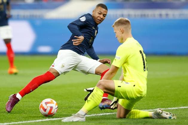 22.09.2022 xabx Qualifikation UEFA Nations League 2023 Frankreich - Österreich v.l., Kylian MbappeÌ (Frankreich), Patrick Pentz (Österreich) Copyright: AntonioxBorga