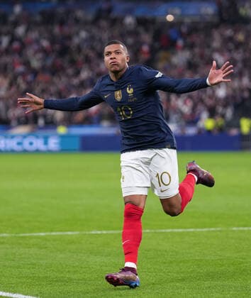Kylian Mbappe (Paris Saint-Germain) of France celebrates scoring his goal to make it 1-0 during the International nations league match between France and Austria at Stade de France, Paris, France on 22 September 2022. Copyright: xAndyxRowlandx PMI-5185-0029