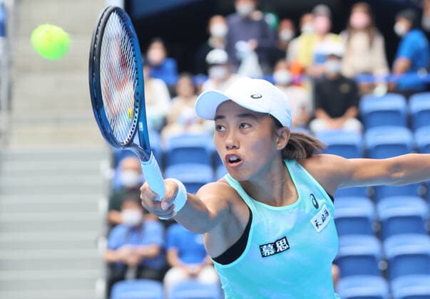 September 23, 2022, Tokyo, Japan - Zhang Shuai of China returns the ball against Petra Martic of Croatia at the singles quarter final match at the Toray Pan Pacific Open tennis tournament at the Ariake Coliseum in Tokyo on Friday, September 23, 2022. Zhang defeated Martic 7-5, 6-2. Noxthirdxpartyxsales  (0169878028st)
