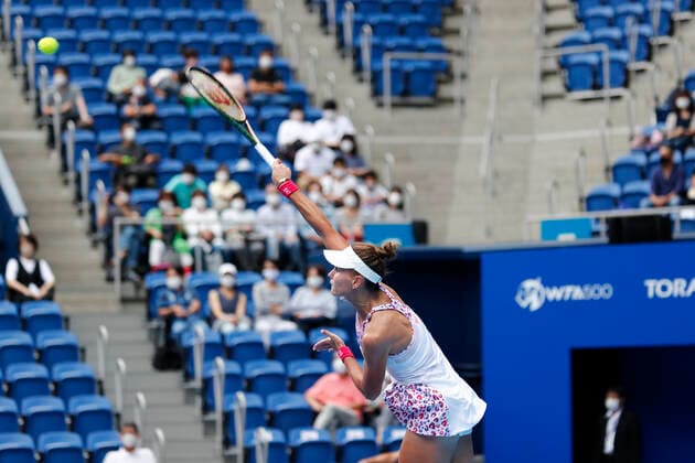 September 23, 2022, Tokyo, Japan: Veronika KUDERMETOVA serves against Beatriz HADDAD MAIA (BRA) during their Singles Quarterfinals match at the TORAY PAN PACIFIC OPEN TENNIS TOURNAMENT 2022 at Ariake Coliseum. The tournament is held from September 17 to 25. Tokyo Japan - ZUMAm191 20220923_zap_m191_002 Copyright: xRodrigoxReyesxMarinx