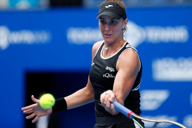 September 23, 2022, Tokyo, Japan: Beatriz HADDAD MAIA (BRA) hits a return against Veronika KUDERMETOVA during their Singles Quarterfinals match at the TORAY PAN PACIFIC OPEN TENNIS TOURNAMENT 2022 at Ariake Coliseum. The tournament is held from September 17 to 25. Tokyo Japan - ZUMAm191 20220923_zap_m191_012 Copyright: xRodrigoxReyesxMarinx