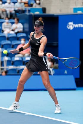 September 23, 2022, Tokyo, Japan: Beatriz HADDAD MAIA (BRA) hits a return against Veronika KUDERMETOVA during their Singles Quarterfinals match at the TORAY PAN PACIFIC OPEN TENNIS TOURNAMENT 2022 at Ariake Coliseum. The tournament is held from September 17 to 25. Tokyo Japan - ZUMAm191 20220923_zap_m191_015 Copyright: xRodrigoxReyesxMarinx