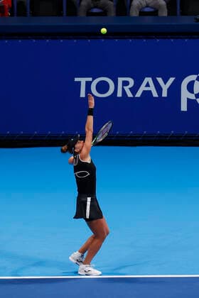 September 23, 2022, Tokyo, Japan: Beatriz HADDAD MAIA (BRA) serves against Veronika KUDERMETOVA during their Singles Quarterfinals match at the TORAY PAN PACIFIC OPEN TENNIS TOURNAMENT 2022 at Ariake Coliseum. The tournament is held from September 17 to 25. Tokyo Japan - ZUMAm191 20220923_zap_m191_020 Copyright: xRodrigoxReyesxMarinx