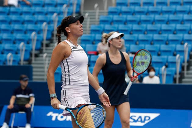 September 23, 2022, Tokyo, Japan: (L to R) Giuliana OLMOS (MEX) and Gabriela DABROWSKI (CAN) in action against Katarzyna KAWA (POL) and Sophie CHANG (USA) during their Doubles Semifinals match at the TORAY PAN PACIFIC OPEN TENNIS TOURNAMENT 2022 at Ariake Coliseum. The tournament is held from September 17 to 25. Tokyo Japan - ZUMAm191 20220923_zap_m191_028 Copyright: xRodrigoxReyesxMarinx